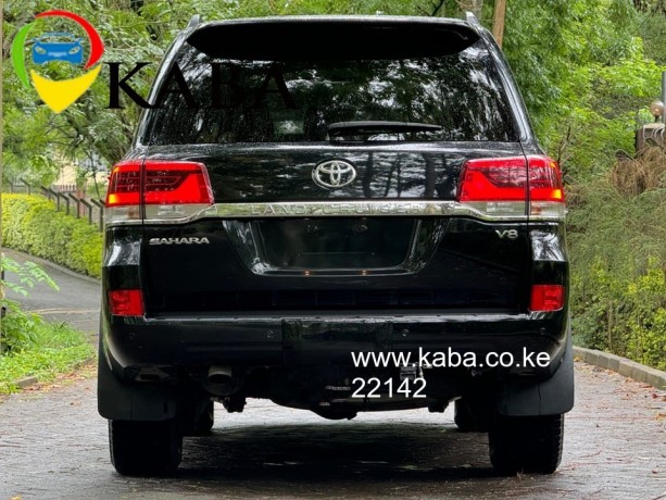 2017-toyota-landcruiser-sahara-big-3