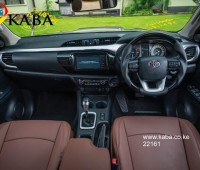 2021-toyota-hilux-small-12