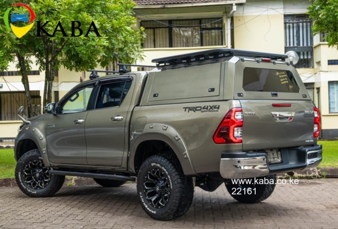 2021-toyota-hilux-big-10