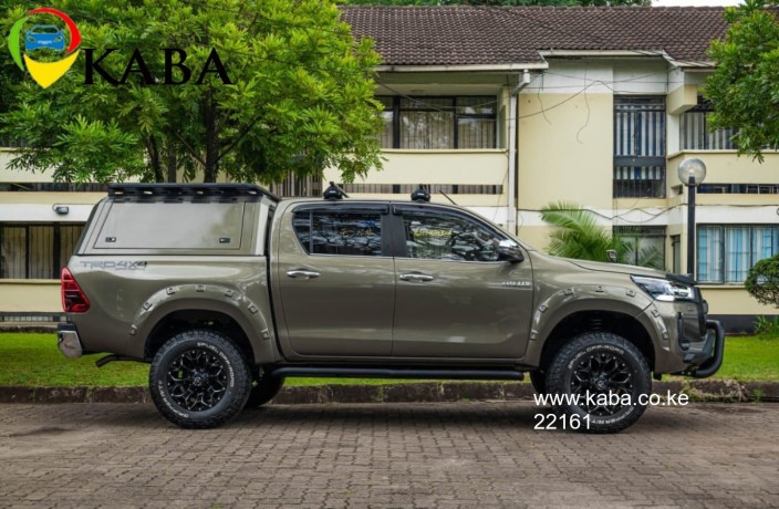 2021-toyota-hilux-big-1