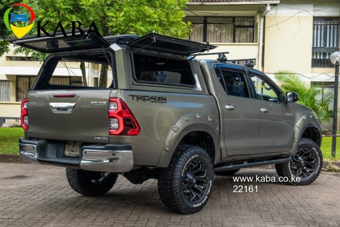 2021-toyota-hilux-big-2