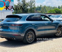 2018-porsche-cayenne-small-7