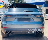 2018-porsche-cayenne-small-3