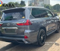 2017-lexus-lx-570-small-8