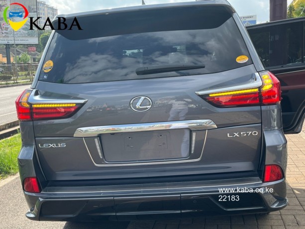 2017-lexus-lx-570-big-7