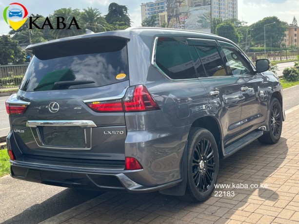 2017-lexus-lx-570-big-8