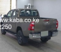 2024-toyota-hilux-small-2