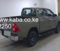 2024-toyota-hilux-small-3