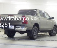 2022-toyota-hilux-small-3