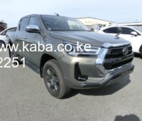 2022-toyota-hilux-small-4