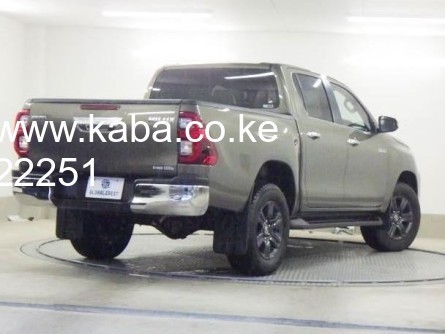 2022-toyota-hilux-big-3