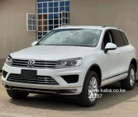 2017-volkswagen-touareg-small-3