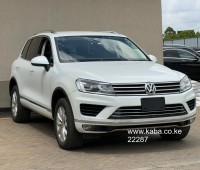 2017-volkswagen-touareg-small-7