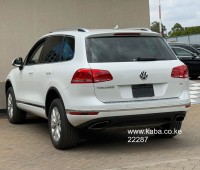 2017-volkswagen-touareg-small-4