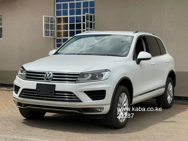 2017-volkswagen-touareg-big-3