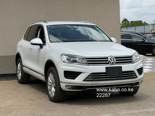 2017-volkswagen-touareg-big-7