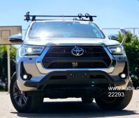 2020-toyota-hilux-small-1