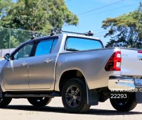 2020-toyota-hilux-small-3