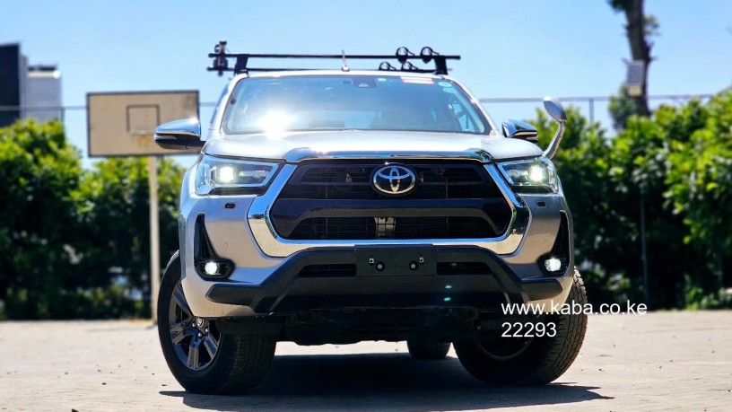 2020-toyota-hilux-big-1