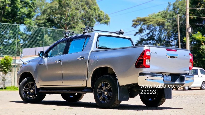 2020-toyota-hilux-big-3