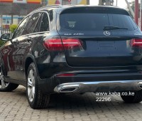 2015-mercedes-benz-glc220d-small-1