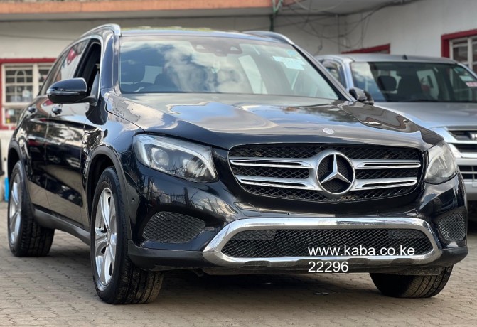 2015-mercedes-benz-glc220d-big-9