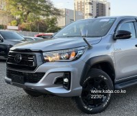 2019-toyota-hilux-small-1