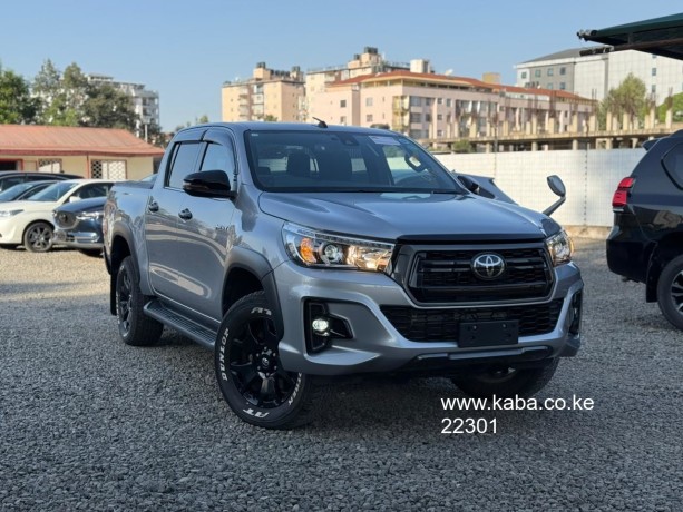 2019-toyota-hilux-big-0