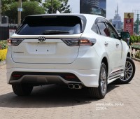 2017-toyota-harrier-small-0