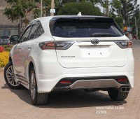 2017-toyota-harrier-small-0