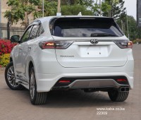 2017-toyota-harrier-small-2