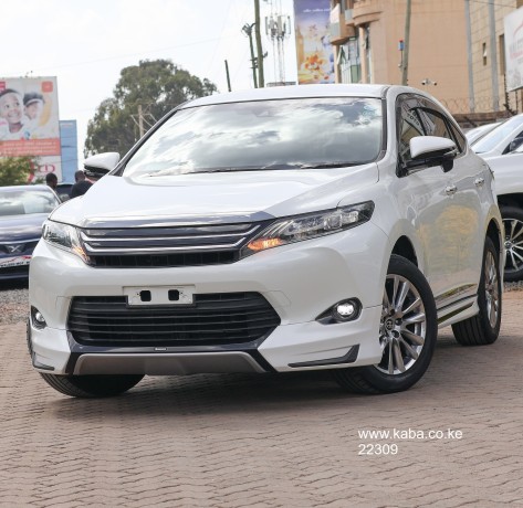 2017-toyota-harrier-big-1