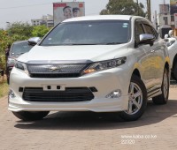 2017-toyota-harrier-small-0