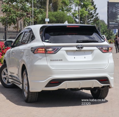 2017-toyota-harrier-big-1