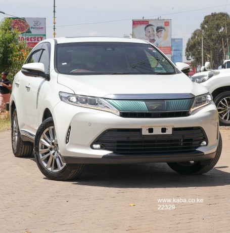 2017-toyota-harrier-big-6