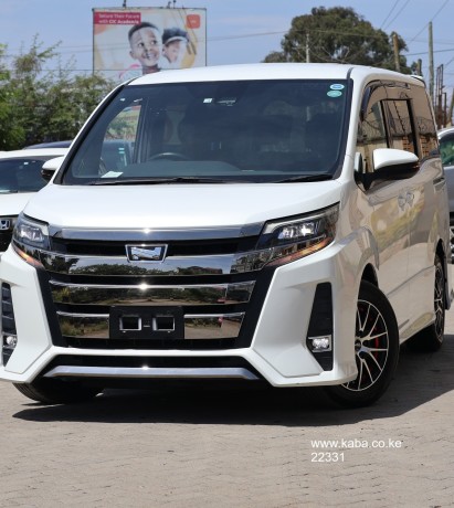 2017-toyota-noah-big-6