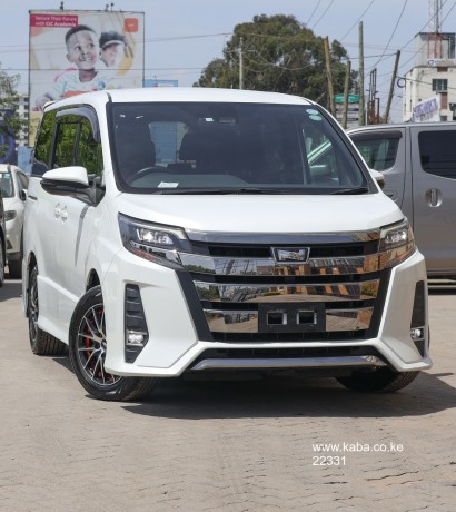 2017-toyota-noah-big-2