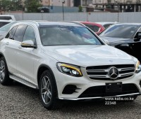 2017-mercedes-benz-glc250-small-0