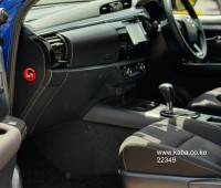 2019-toyota-hilux-small-3