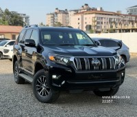 2017-toyota-prado-petrol-small-0