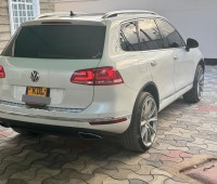 2015-vw-touareg-small-3