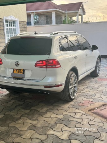 2015-vw-touareg-big-3