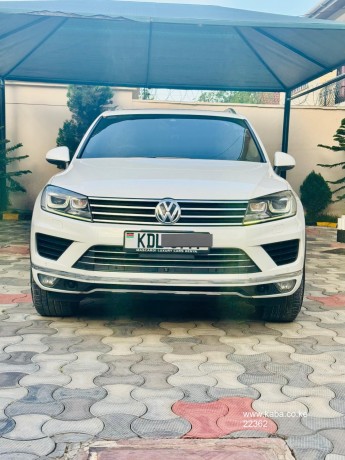 2015-vw-touareg-big-0