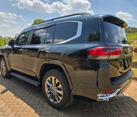 2023-toyota-landcruiser-zx-v8-small-3