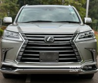 2018-lexus-lx-570-small-8