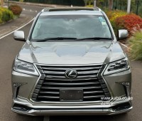 2018-lexus-lx-570-small-4