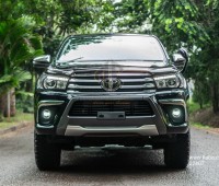 2019-toyota-hilux-trd-edition-small-0