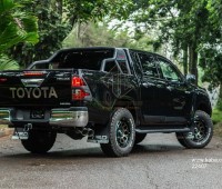 2019-toyota-hilux-trd-edition-small-2