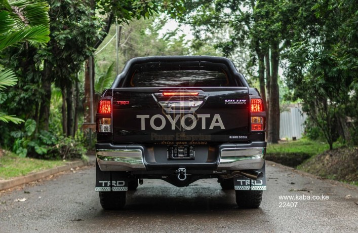 2019-toyota-hilux-trd-edition-big-3