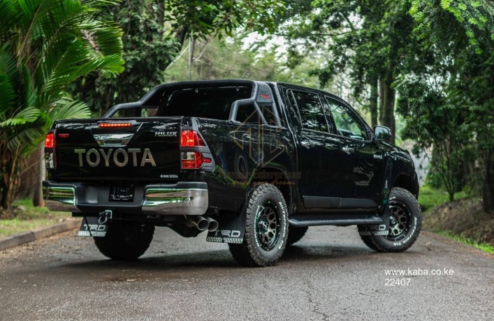 2019-toyota-hilux-trd-edition-big-2